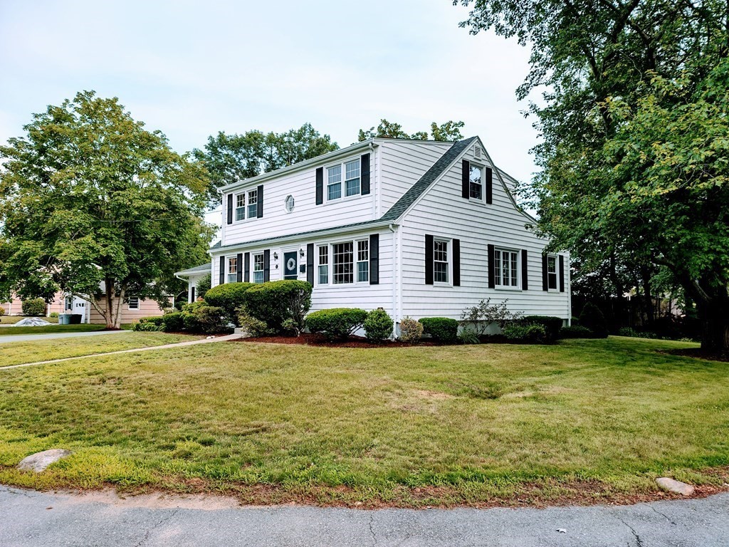 37 Brookside Road Somerset, MA 02726 - Photo 4 of 41 Gallery Image 4