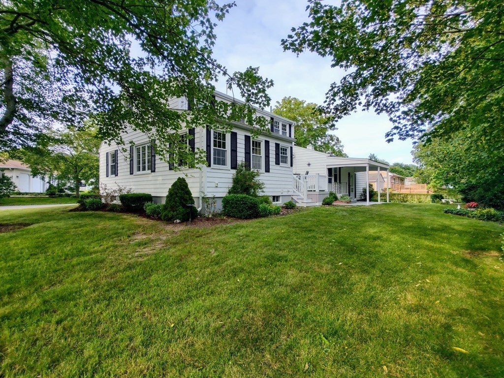 37 Brookside Road Somerset, MA 02726 - Photo 5 of 41 Gallery Image 5