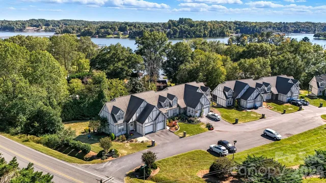 $389,500 | 19 Heron Cove Loop, Hickory, NC 28601