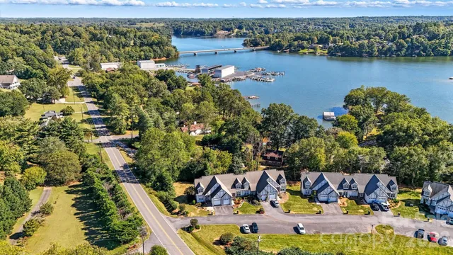 $389,500 | 19 Heron Cove Loop, Hickory, NC 28601