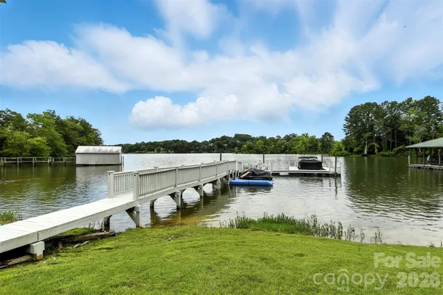 $389,500 | 19 Heron Cove Loop, Hickory, NC 28601