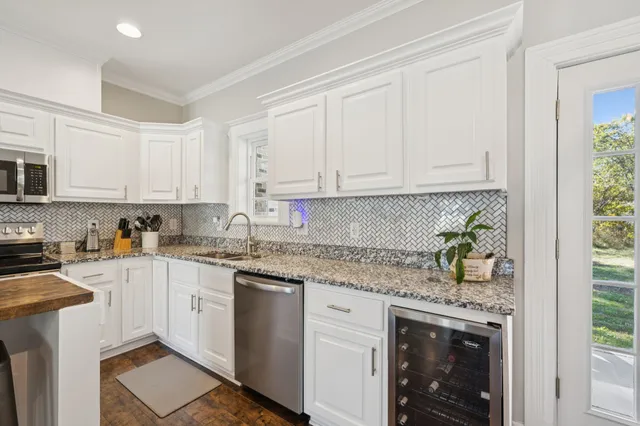 $440,000 | 412 Vine Street South, Wartrace, TN 37183