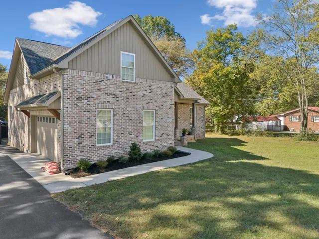 $440,000 | 412 Vine Street South, Wartrace, TN 37183