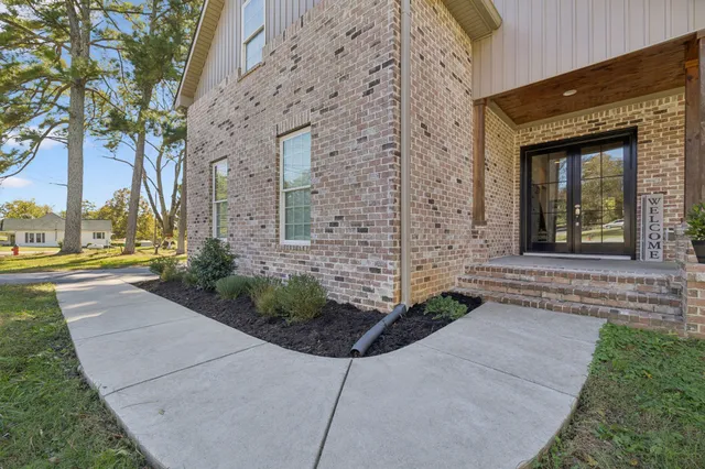 $440,000 | 412 Vine Street South, Wartrace, TN 37183