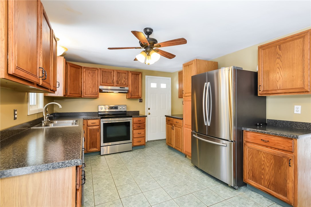 137 Saunders Brook Road Glocester, RI 02814 - Photo 9 of 30