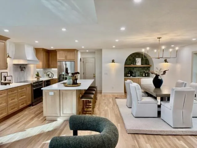 $950,000 | 9424 Wenonga Road, Leawood, KS 66206