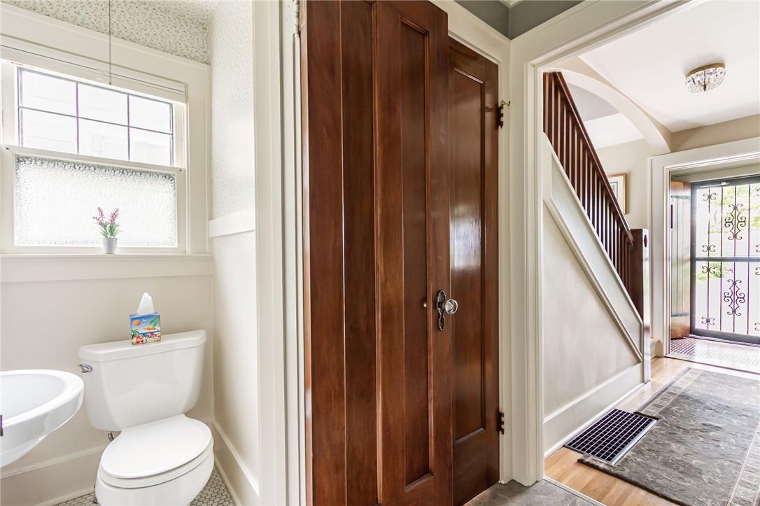 77 Highland Parkway Rochester, NY 14620 - Photo 11 of 31