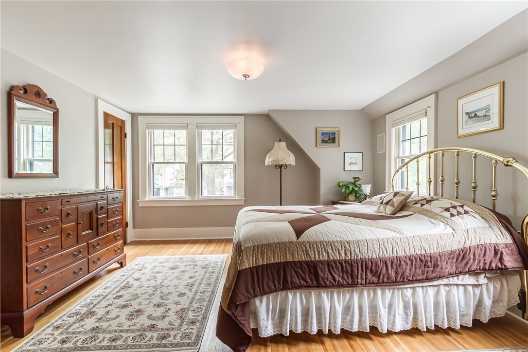 77 Highland Parkway Rochester, NY 14620 - Photo 16 of 31