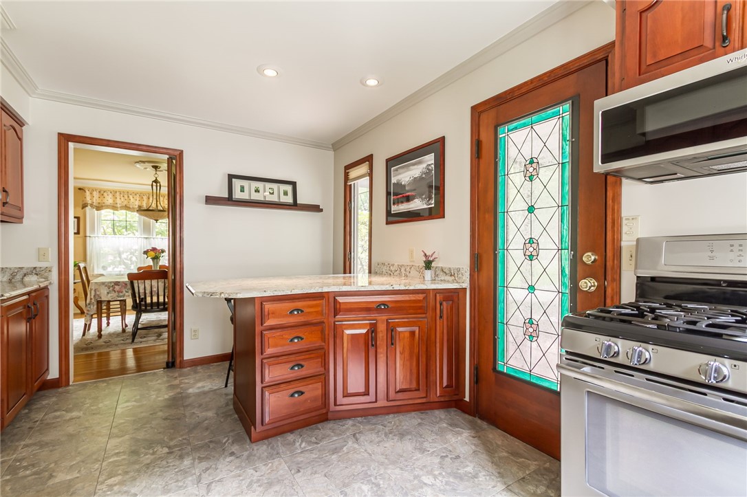 77 Highland Parkway Rochester, NY 14620 - Photo 7 of 31