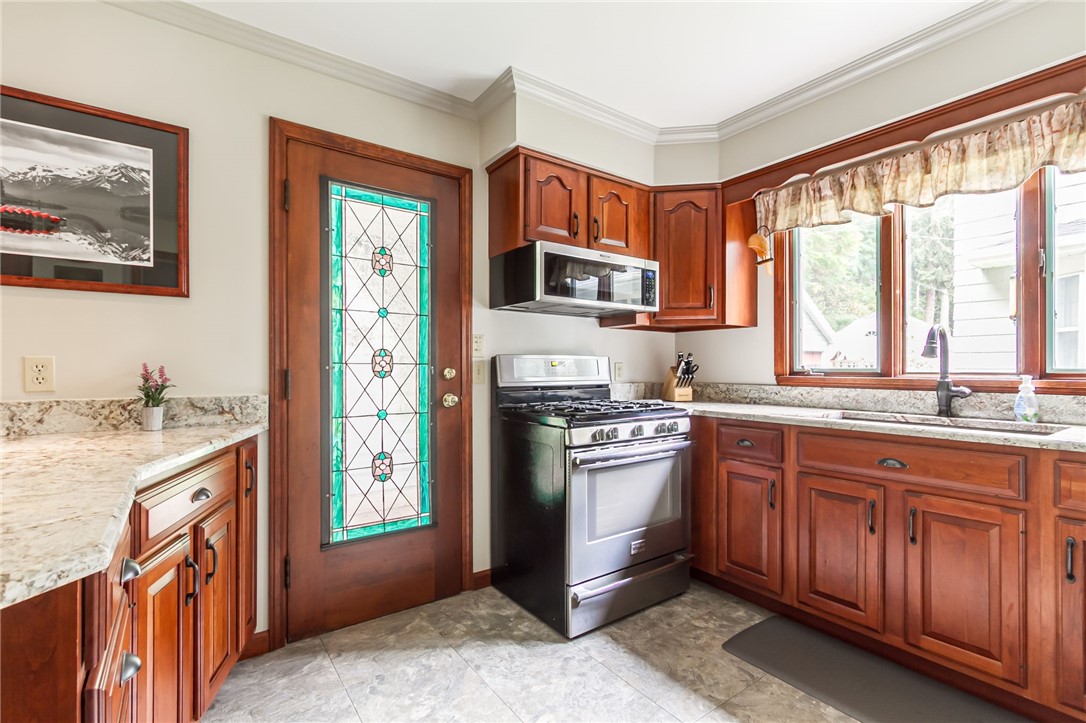 77 Highland Parkway Rochester, NY 14620 - Photo 9 of 31