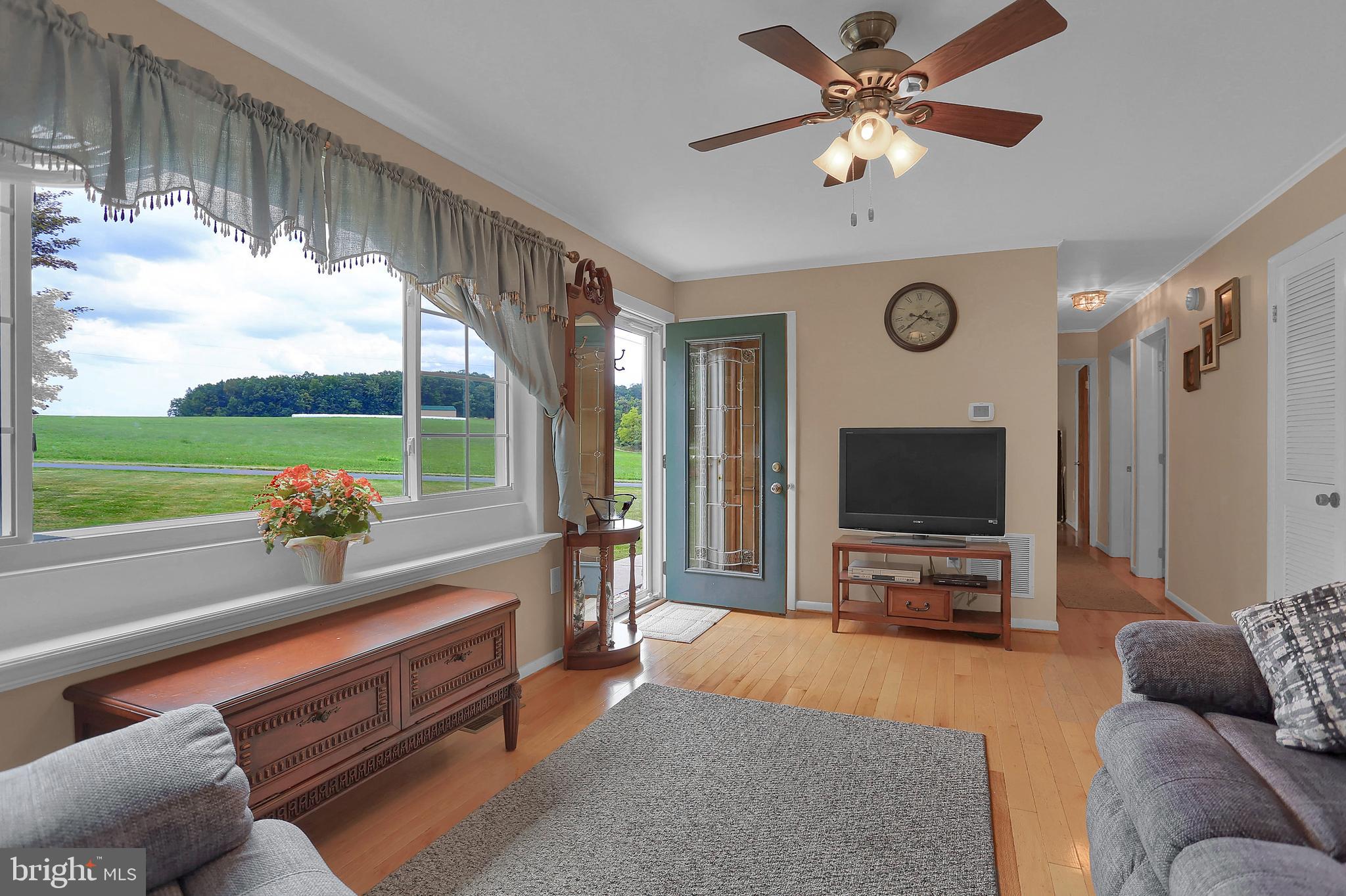 152 Barnhart Road Westminster, MD 21158 - Photo 5 of 42 Gallery Image 5