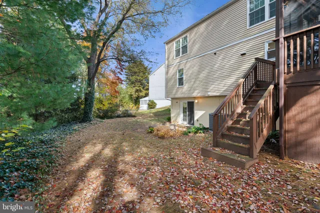 a view of a back yard of the house