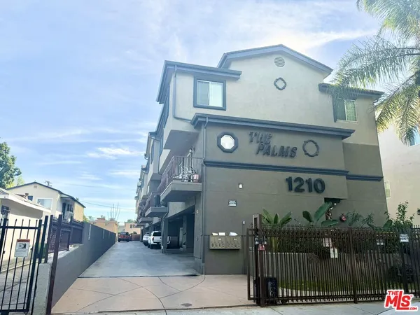 $3,290 | 1210 West 39th Street, Unit 5, Los Angeles, CA 90037