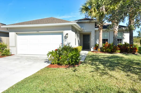 $2,800 | 3524 Carriage Pointe Circle, Fort Pierce, FL 34981