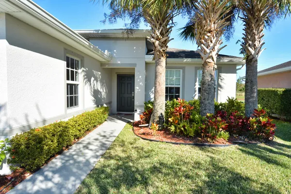 $2,800 | 3524 Carriage Pointe Circle, Fort Pierce, FL 34981