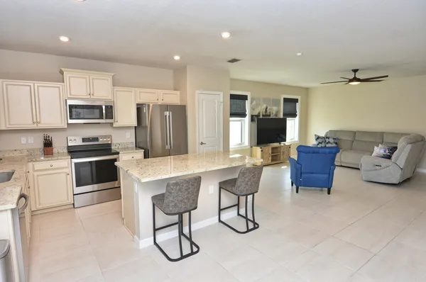 $2,800 | 3524 Carriage Pointe Circle, Fort Pierce, FL 34981