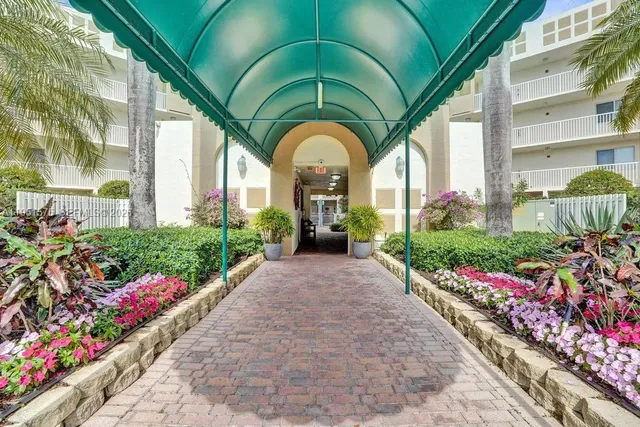 $249,900 | 7763 Southampton Terrace, Unit 403, Tamarac, FL 33321