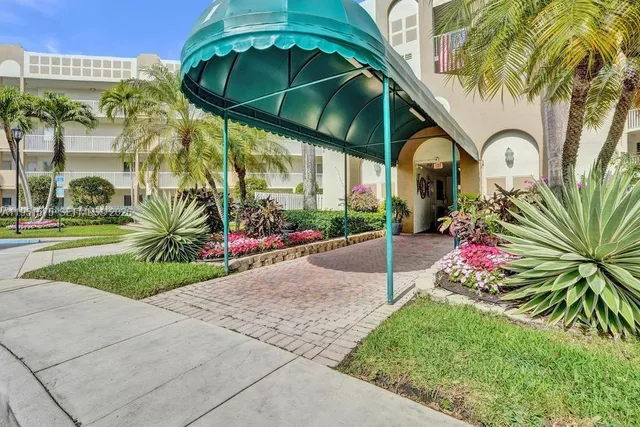 $249,900 | 7763 Southampton Terrace, Unit 403, Tamarac, FL 33321