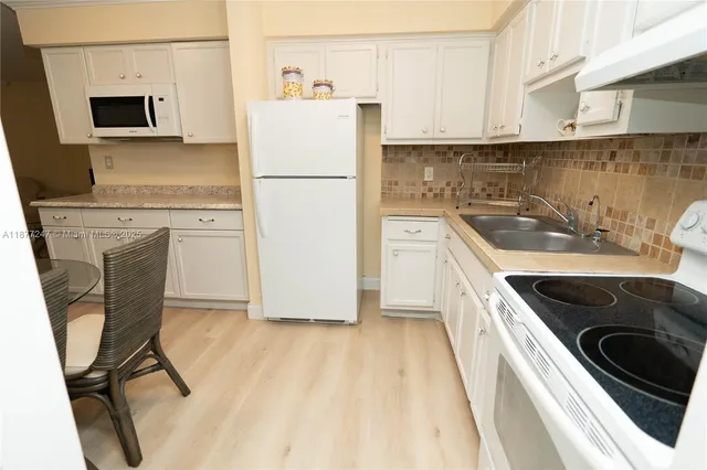 $1,500 | 2121 Northeast 42nd Court, Unit 202C, Lighthouse Point, FL 33064