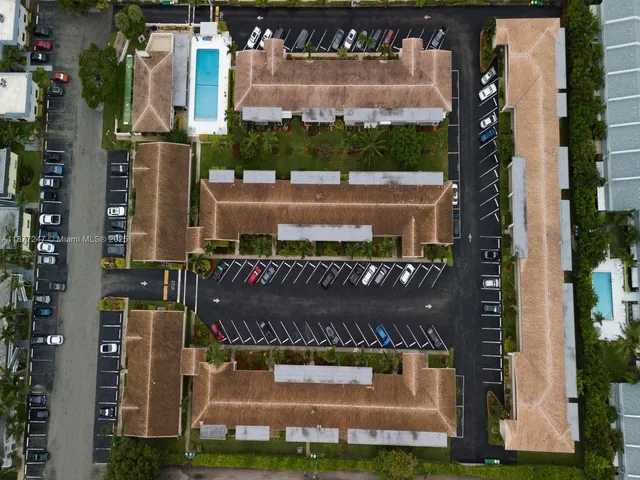 $1,500 | 2121 Northeast 42nd Court, Unit 202C, Lighthouse Point, FL 33064