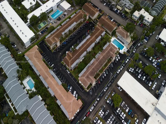 $1,500 | 2121 Northeast 42nd Court, Unit 202C, Lighthouse Point, FL 33064