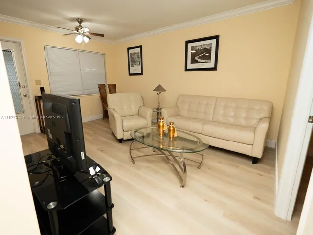 $1,500 | 2121 Northeast 42nd Court, Unit 202C, Lighthouse Point, FL 33064