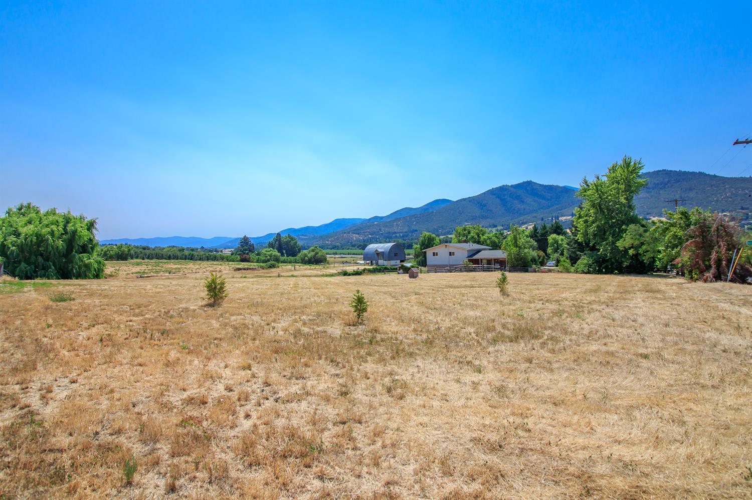 1039 West Valley View Road Ashland, OR 97520 - Photo 24 of 32 a view of lake and mountain