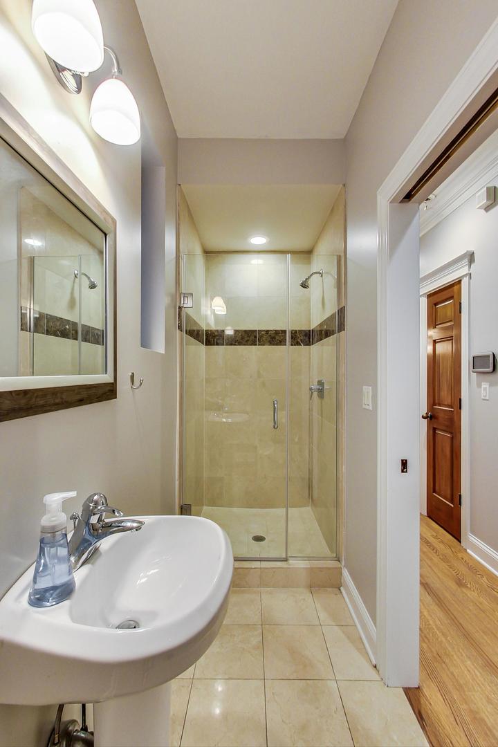 2346 West Roscoe Street, Unit 1 Chicago, IL 60618 - Photo 15 of 37