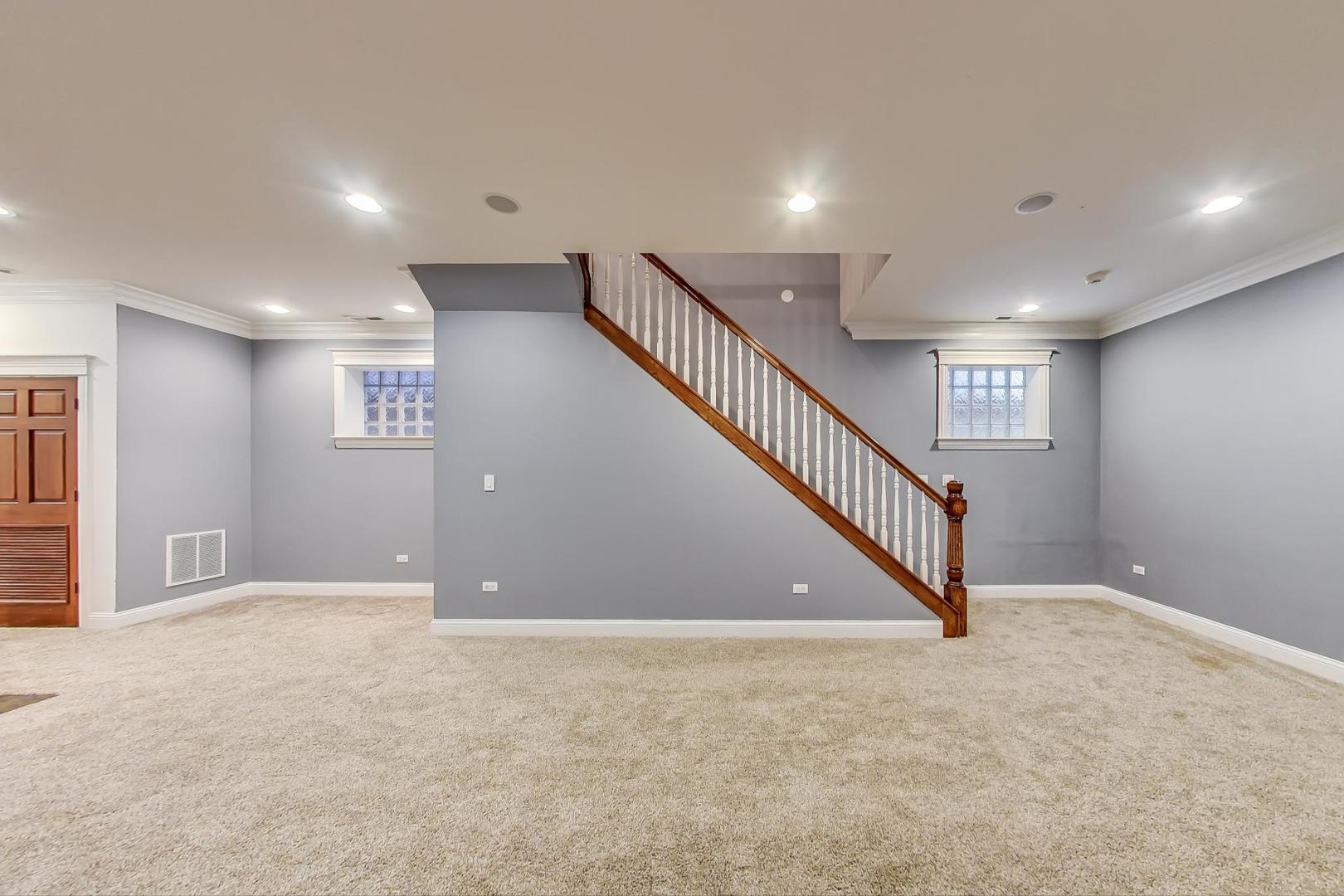 2346 West Roscoe Street, Unit 1 Chicago, IL 60618 - Photo 32 of 37