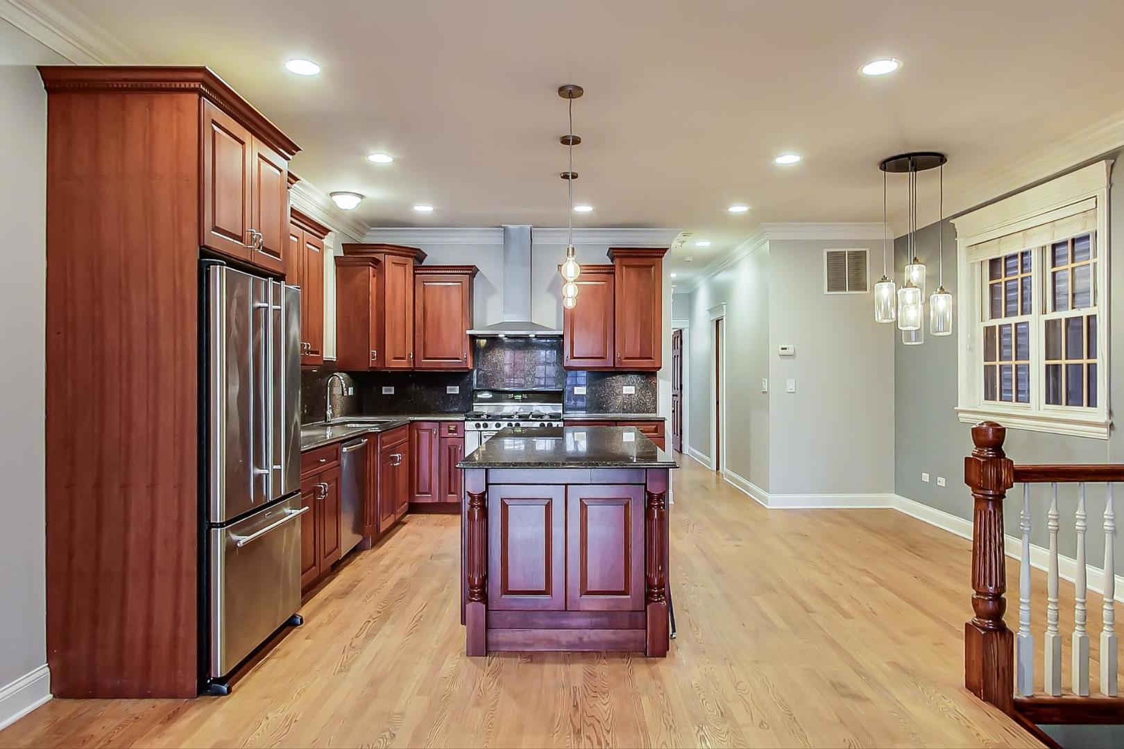 2346 West Roscoe Street, Unit 1 Chicago, IL 60618 - Photo 6 of 37