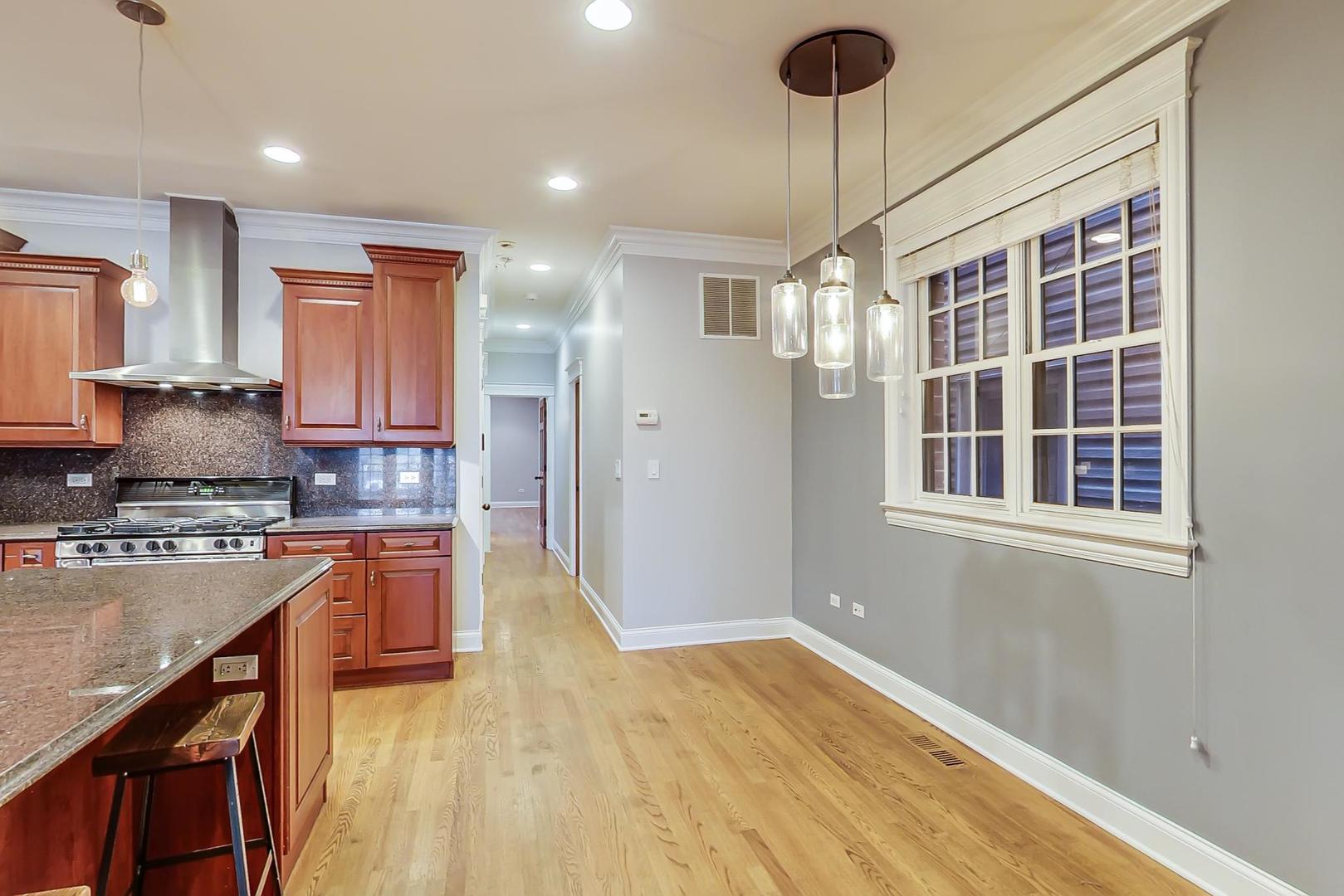 2346 West Roscoe Street, Unit 1 Chicago, IL 60618 - Photo 9 of 37