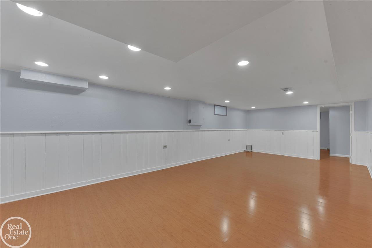 860 Shoreham Road Grosse Pointe, MI 48236 - Photo 30 of 43 50016432-29.JPG