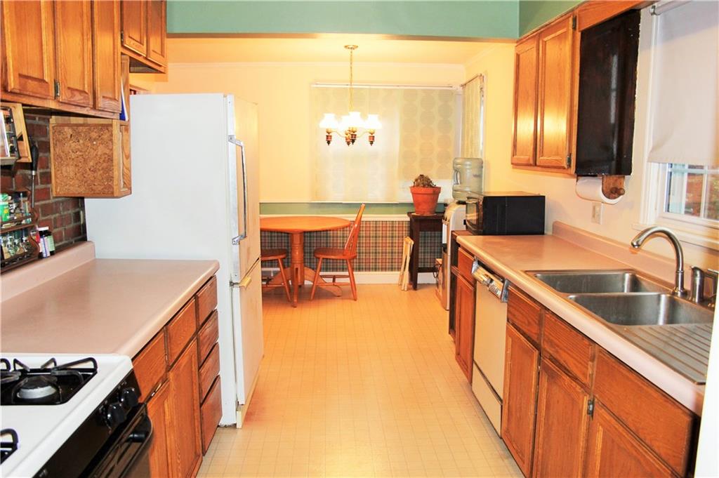 2824 Reiter Road Pittsburgh, PA 15235 - Photo 2 of 18 Gallery Image 2