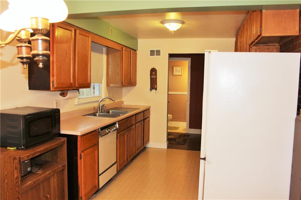 2824 Reiter Road Pittsburgh, PA 15235 - Photo 5 of 18 Gallery Image 5