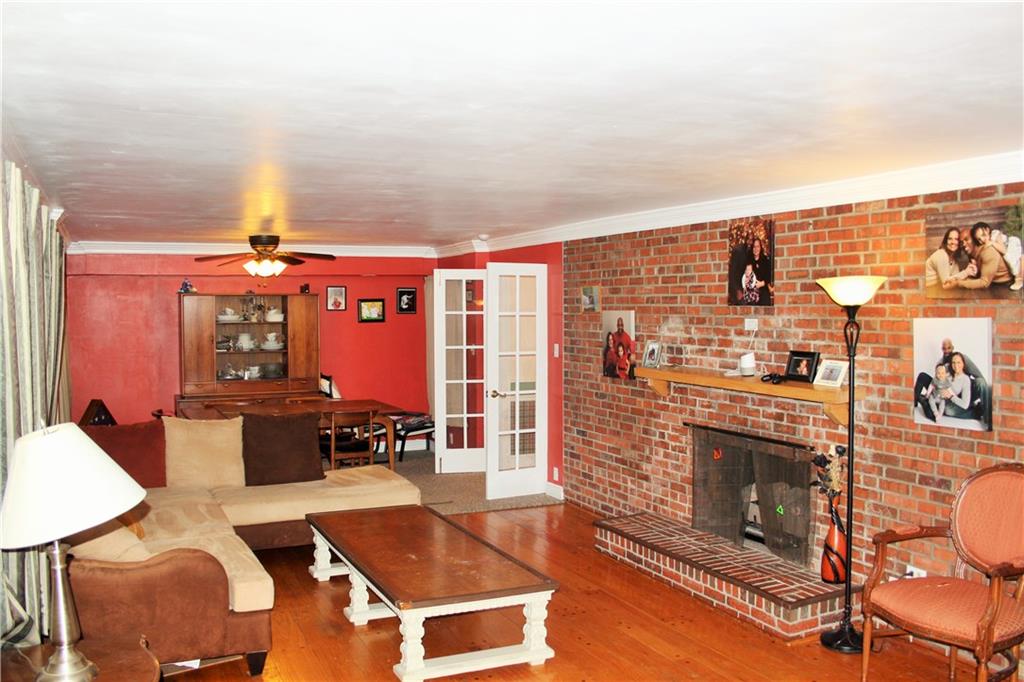 2824 Reiter Road Pittsburgh, PA 15235 - Photo 7 of 18 Living Room
