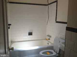 4825 Greencrest Road Baltimore, MD 21206 - Photo 5 of 8 Bath