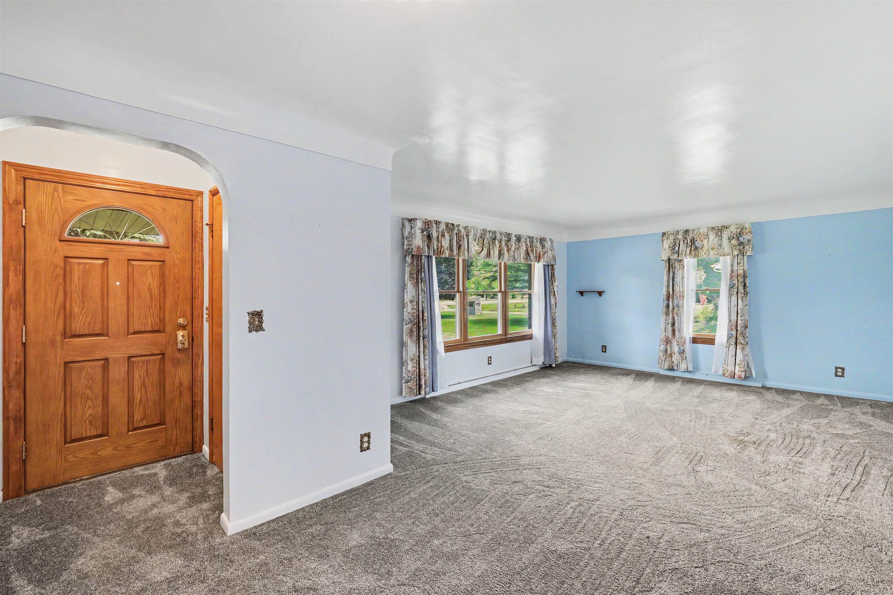 8155 Corunna Road Flint, MI 48532 - Photo 5 of 36