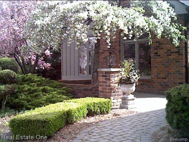 Flowering Court Entry