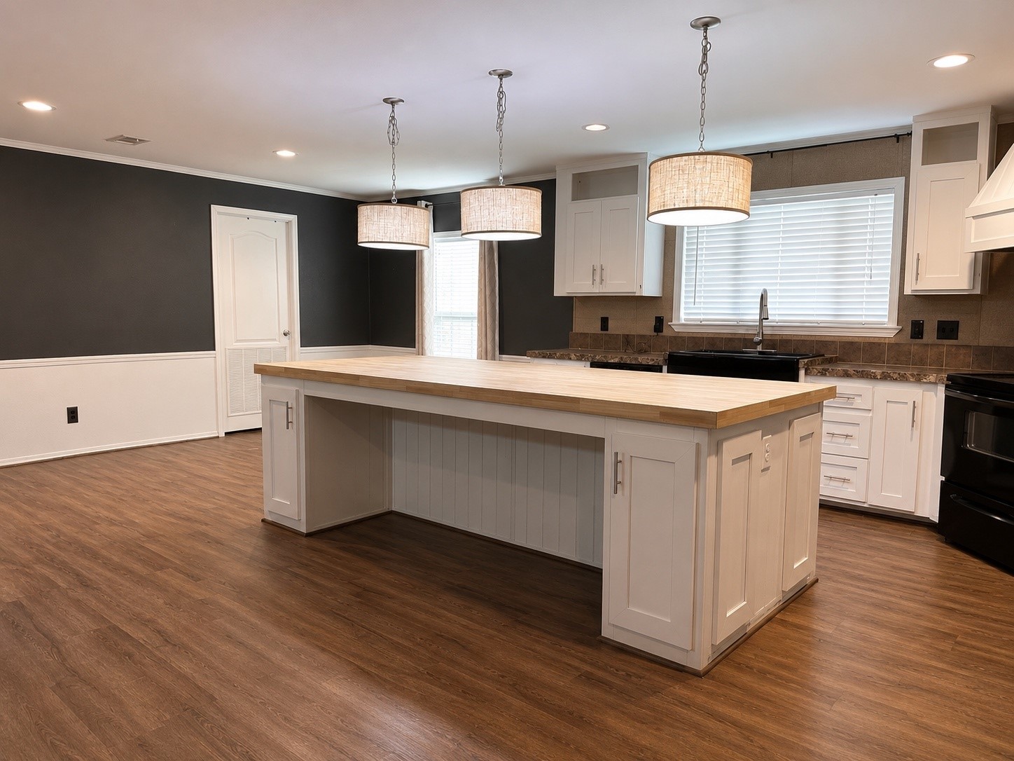 17300 Sweed Road Washington, TX 77880 - Photo 6 of 27 Large island for entertaining