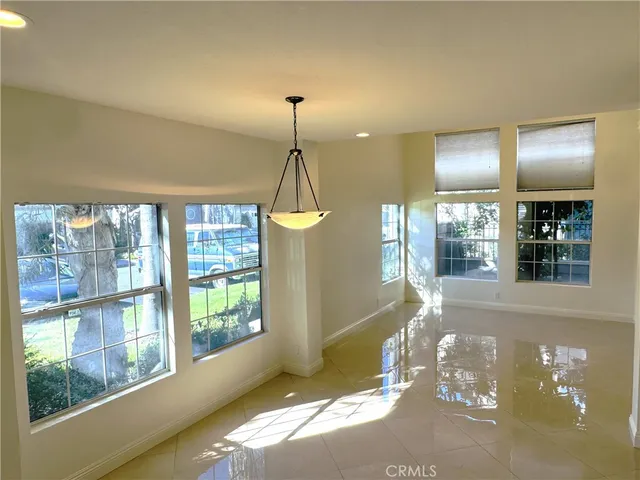 a view of livingroom with furniture