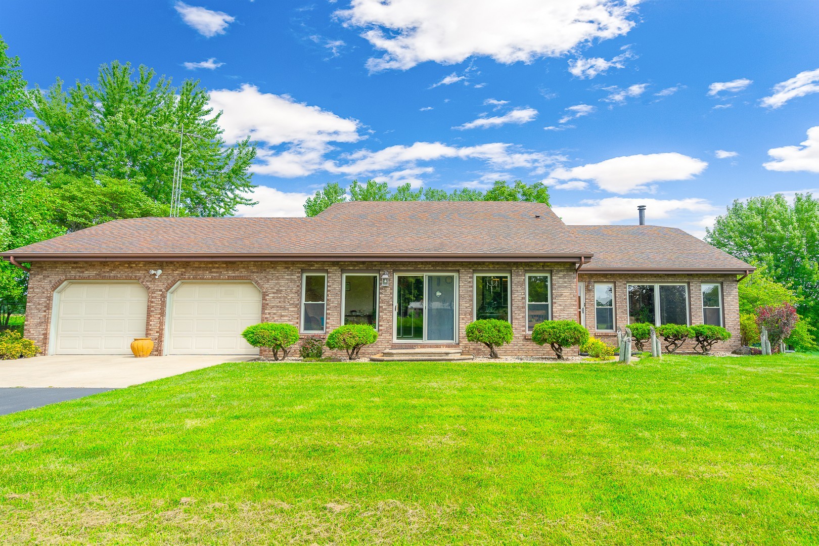 940 West Dupont Road Morris, IL 60450 - Photo 2 of 42