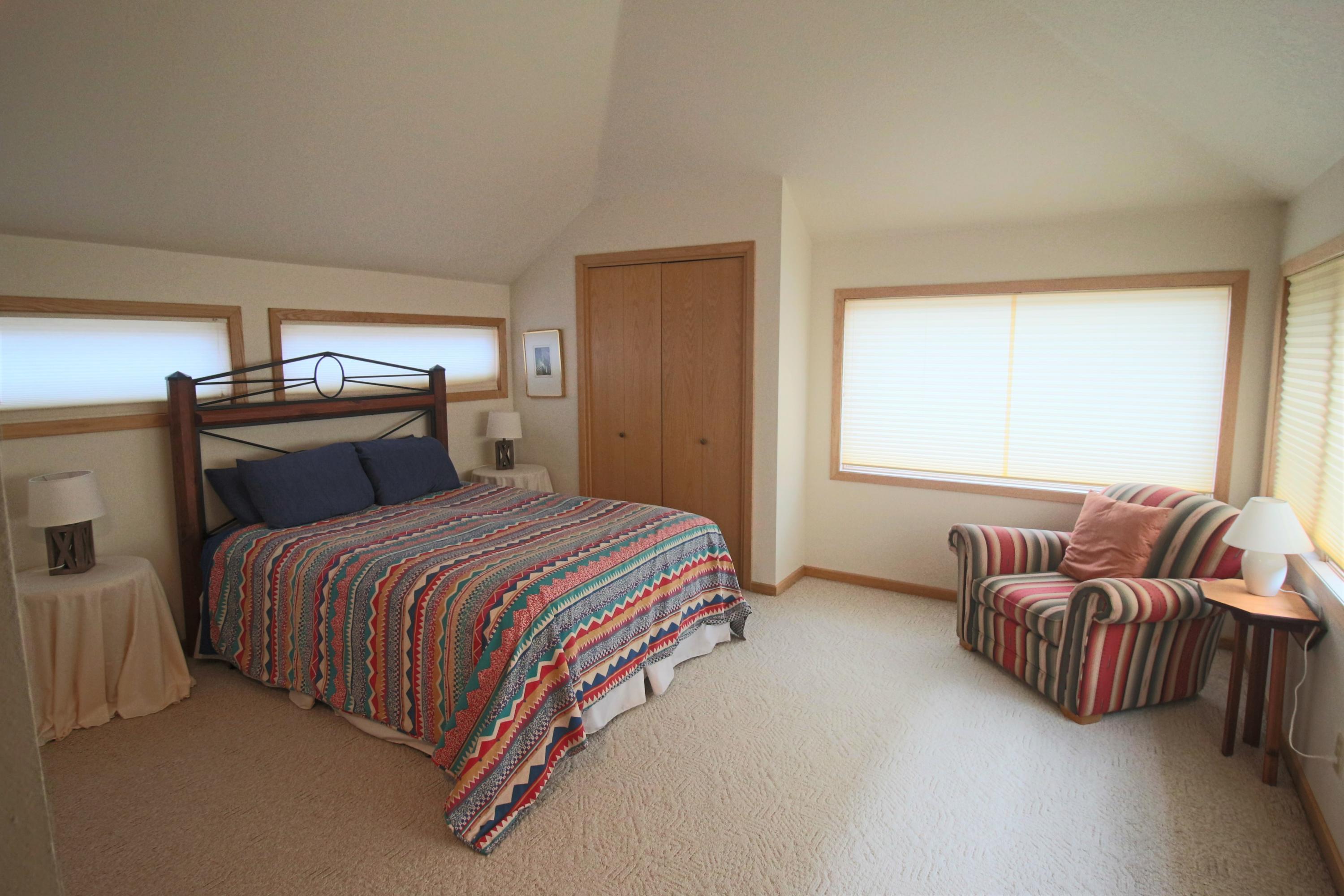 17693 Bittern Lane Sunriver, OR 97707 - Photo 12 of 15 This Guest Suite has lots of windows with access to a full bath with skylight.