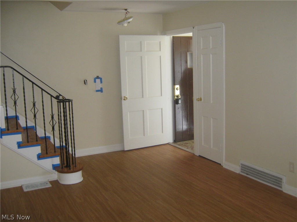 1179 Winston Road Cleveland, OH 44121 - Photo 3 of 10