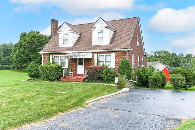 a view of a house with a yard and plants