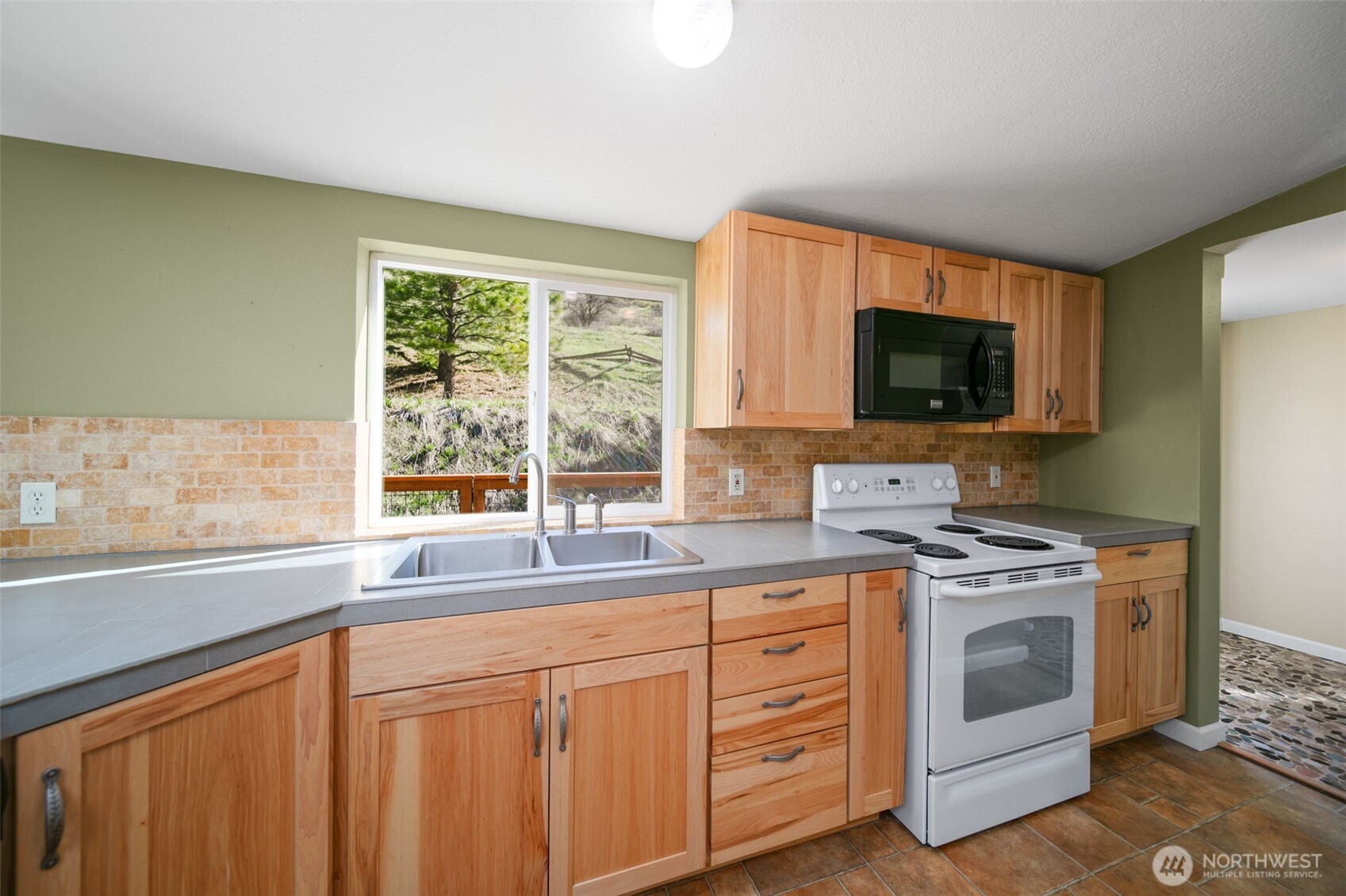 9200 Olalla Canyon Road Cashmere, WA 98815 - Photo 3 of 25 Gallery Image 3