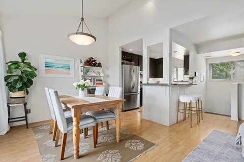 $479,000 | 1280 Seacliff Court, Unit 2, Ventura, CA 93003