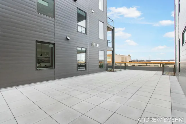 $897,500 | 159 South River Avenue, Unit 403, Holland, MI 49423