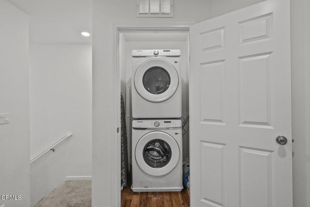 586 Apricot Lane Fillmore, CA 93015 - Photo 19 of 38 a utility room with dryer and washer