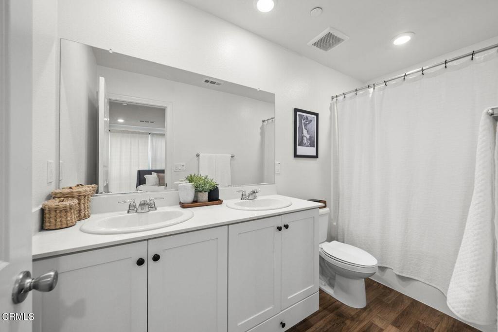 586 Apricot Lane Fillmore, CA 93015 - Photo 29 of 38 a bathroom with a toilet sink and mirror