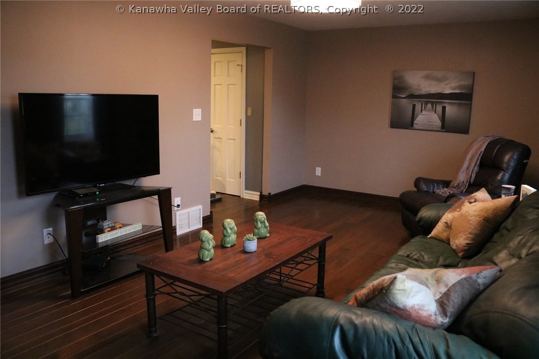 109 Laurel Ridge Road Scott Depot, WV 25560 - Photo 8 of 20 Living Room